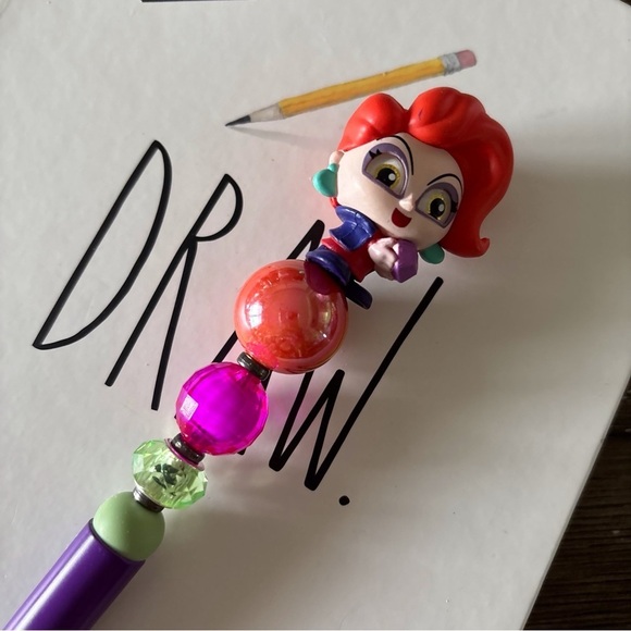 Disney Doorables: The Recusers: Madame Medusa handmade beaded pen - Picture 1 of 3